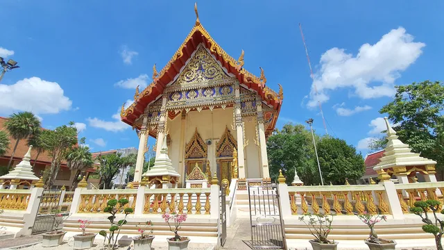 Wat Sri Thawi (Wat Tha Mon)