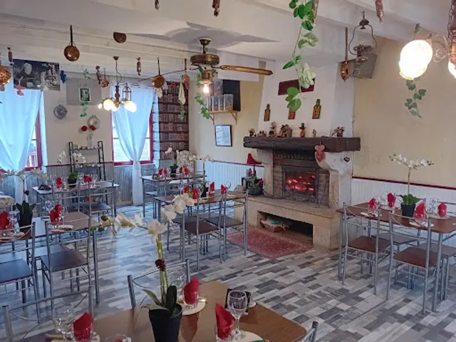 Bar / Restaurant / Chambre à la nuitee à 45e/Le Champ de Foire à Châteaumeillant