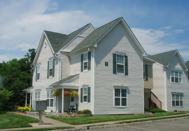 The Willows at Roxbury (River Park Village)