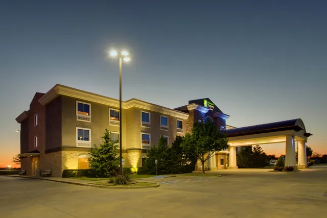 Holiday Inn Express & Suites Vernon College Area (Hwy 287)