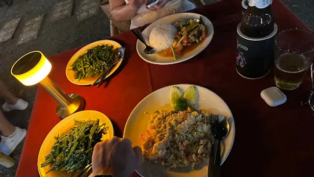 THE CORNER HUT Local Thai Food