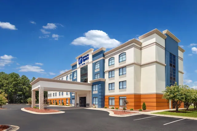 Holiday Inn Express Fayetteville - Fort Bragg by IHG