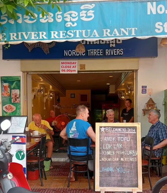 Phnom Penh Three Rivers Restaurant