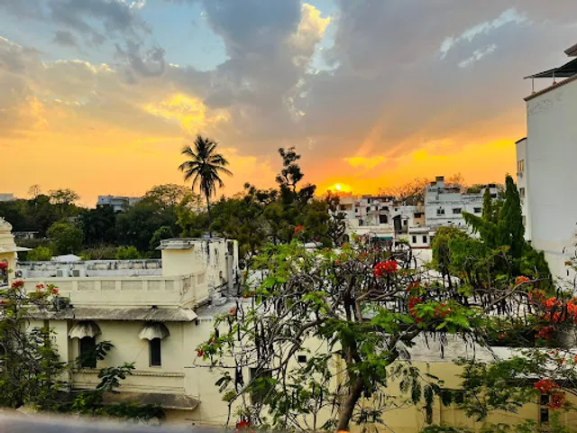 Friends Bite Restaurant & Cafe