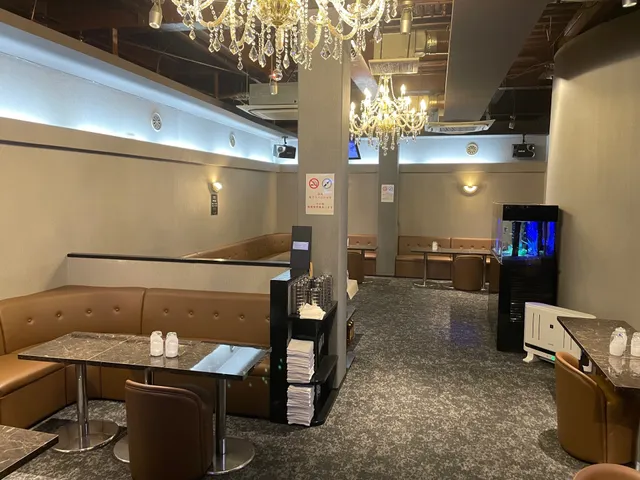 Modern Lounge F(エフ)