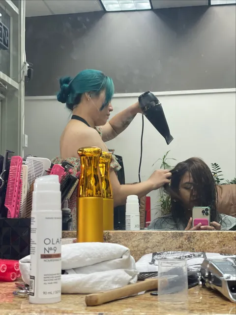 D E Lotus Nail & Hair