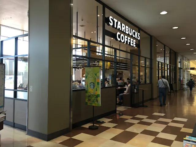 Starbucks Coffee - Garden Park Wakayama