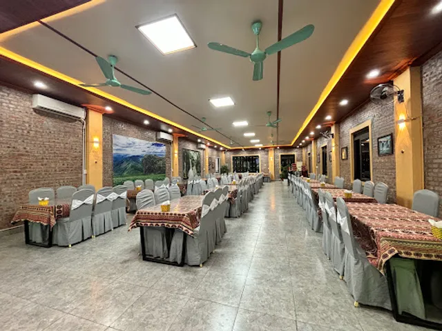 CỔNG CHÀO MẸT 82 RESTAURANT