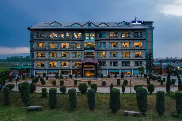 THE CHINAR RESORT AND SPA