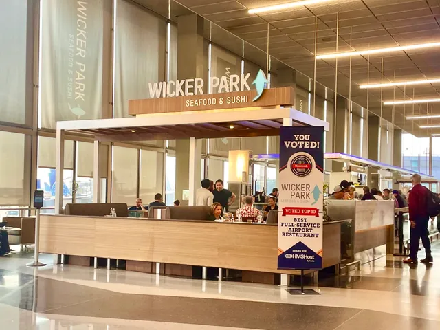 Wicker Park Seafood & Sushi Bar (gate E)