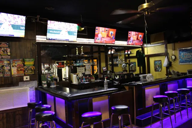 Caribbean Cove Restaurant & Lounge