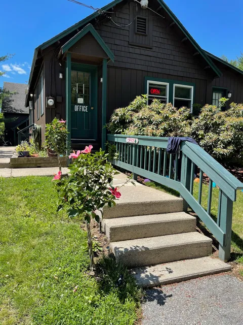 Country Barn Motel And Campground