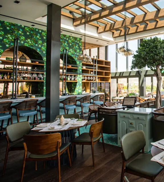 Isola Manzara Gardens