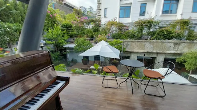 Lách Tách Cafe - Hạ Long