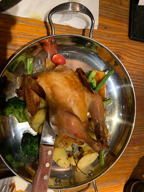 三亚滨海渔村海鲜店