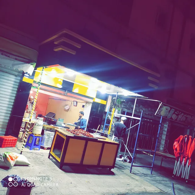 محل حلويات شرقية عند إسماعيل زيتوني