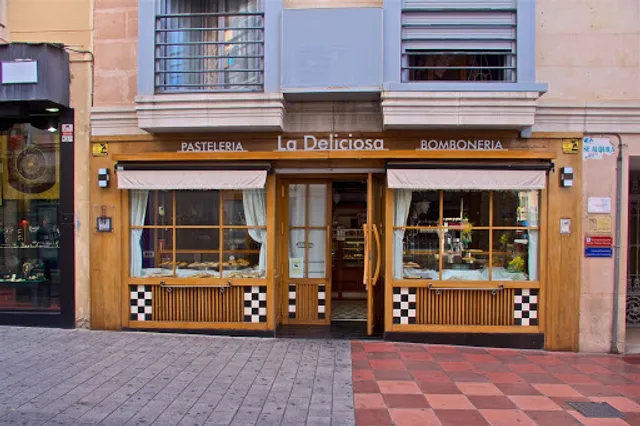 PASTELERÍA La Deliciosa BOMBONERÍA.