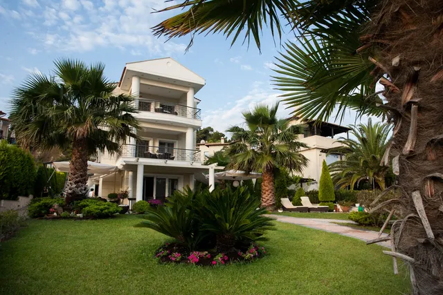 Sun Residence - Seaside Hotel & Suites in Polichrono