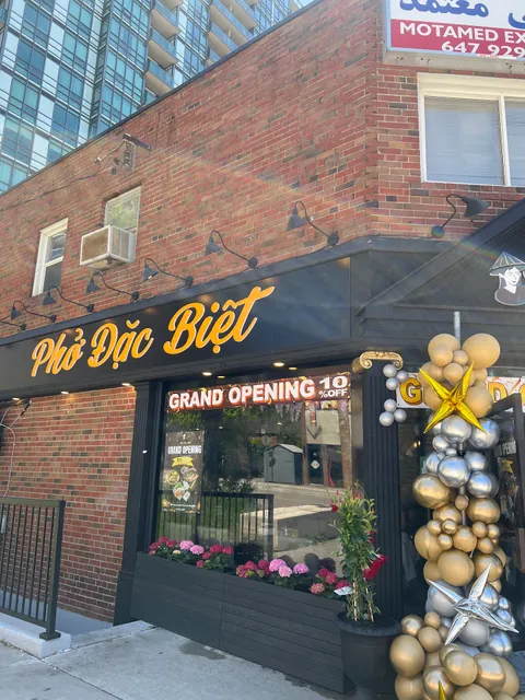 PHO DAC BIET Yonge st