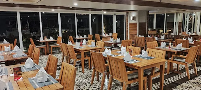 SALT Restaurant and Pool Bar