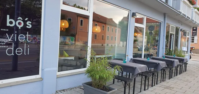 bo's viet deli | Vegan Kitchen | Running Sushi