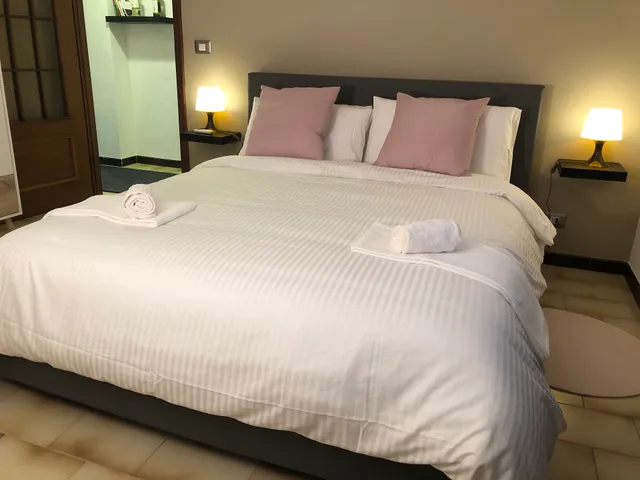 Il Gatto Sulla Luna, Ai Piedi Delle Langhe