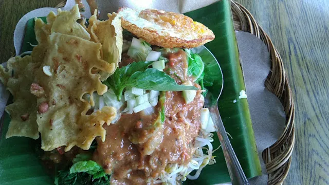 Pecel Madiun & Rawon, Barat Jembatan
