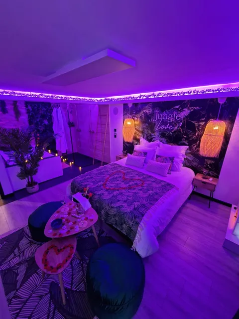 JUNGLE LOVE LOVEROOM