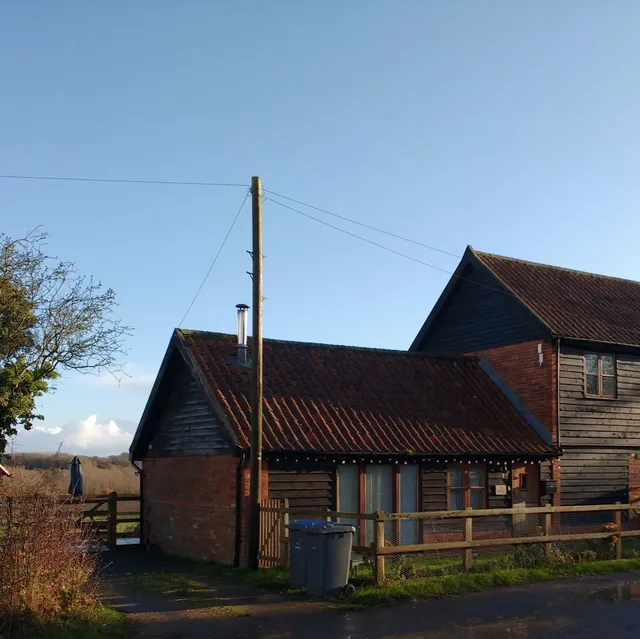 Sweffling Hall Farm - Holiday cottages (farmland views, woodburning stoves and No WIFI)
