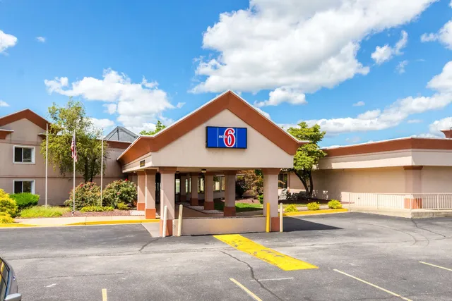 Motel 6 Chambersburg, PA