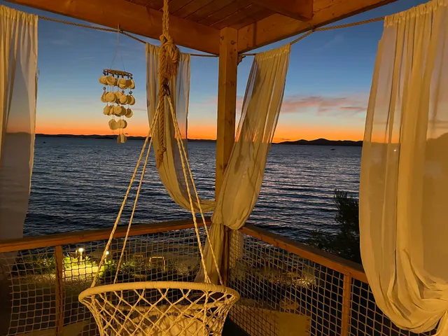 Mara's Coast - Amelia