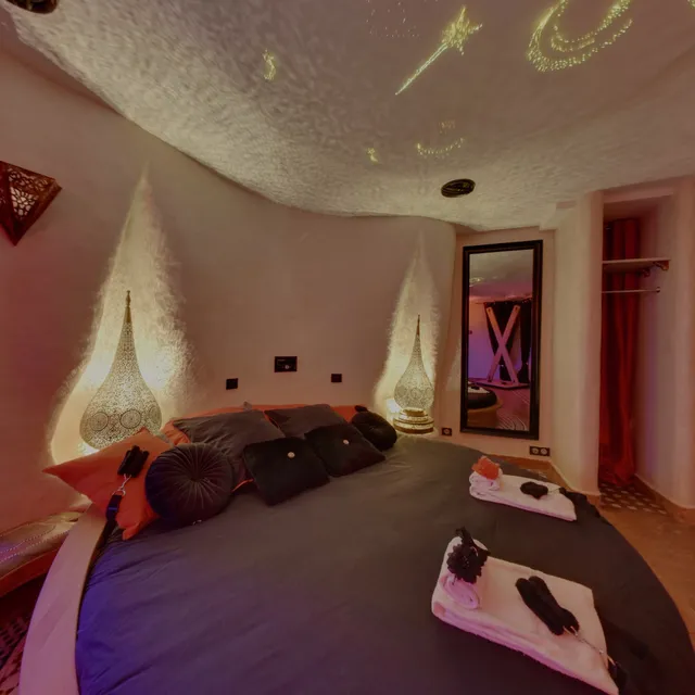 Chambre secrète - Suite 1001 Nuits à Amnéville les Thermes - Love Room - Jacuzzi privatifs