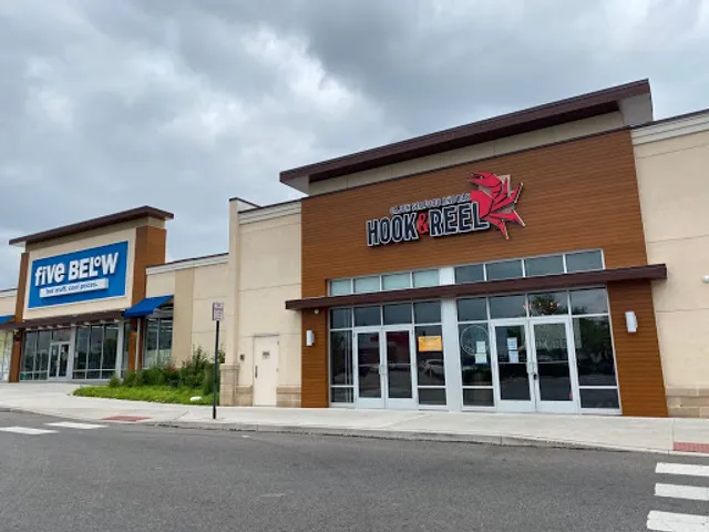 Hook & Reel Cajun Seafood & Bar