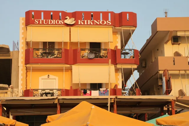 KIKNOS STUDIOS & CAFE