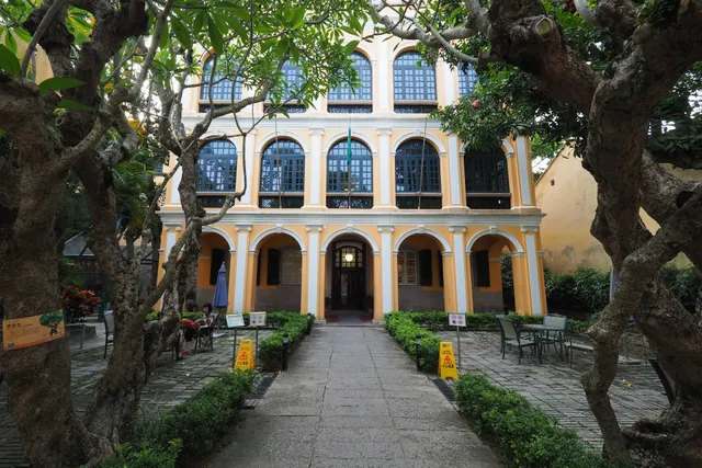 Sir Robert Ho Tung Library