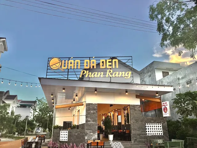 Quán Đá Đen: Tôm Khổng Lồ