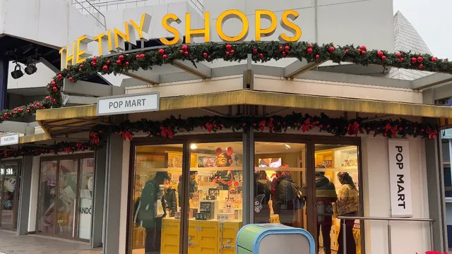 POP MART - DISNEY VILLAGE