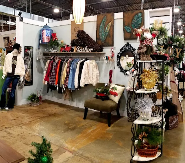 Painted Tree Boutiques - Kildeer