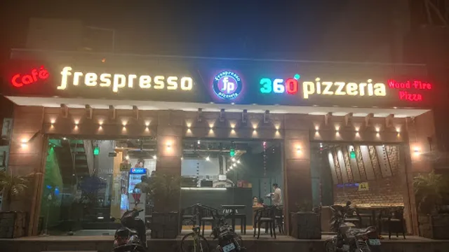 Café Frespresso and 360 wood fire pizzeria