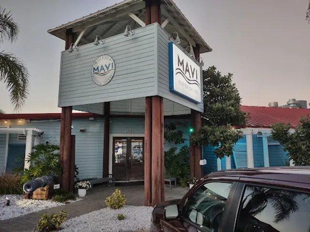 Mavi Waterfront Bar & Grill