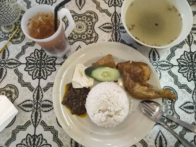 Restoran Ayam Penyet Wak Mokhtar