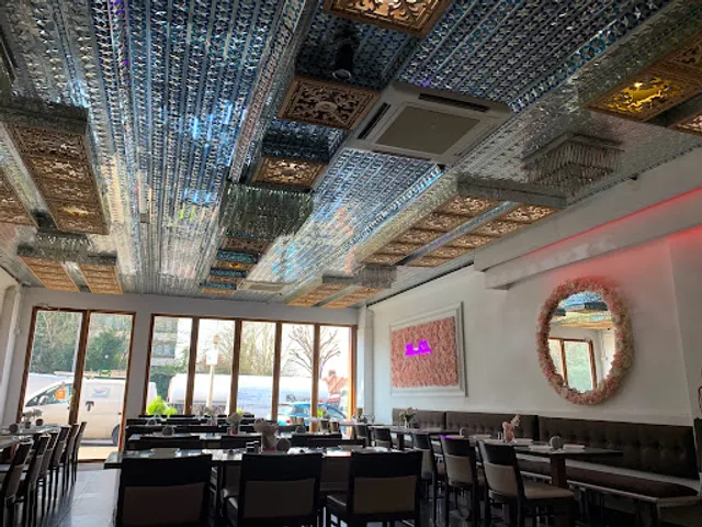 Mirror Palace Restaurant