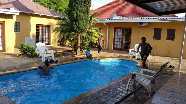 Emzini Guest House Universitas