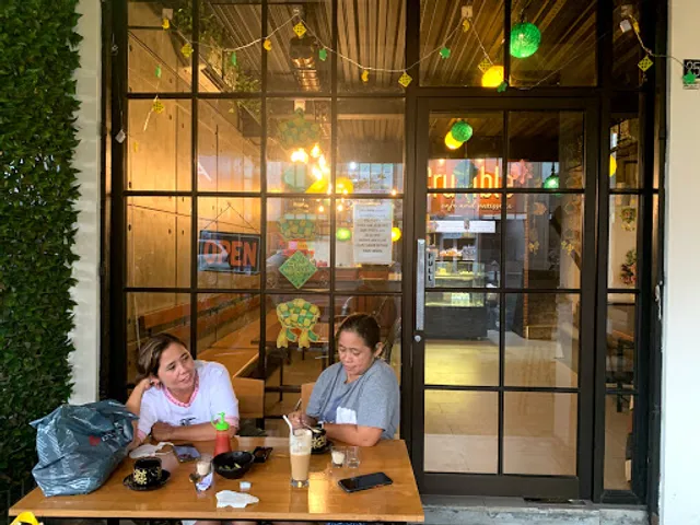 Crumble Cafe & Pattiserie