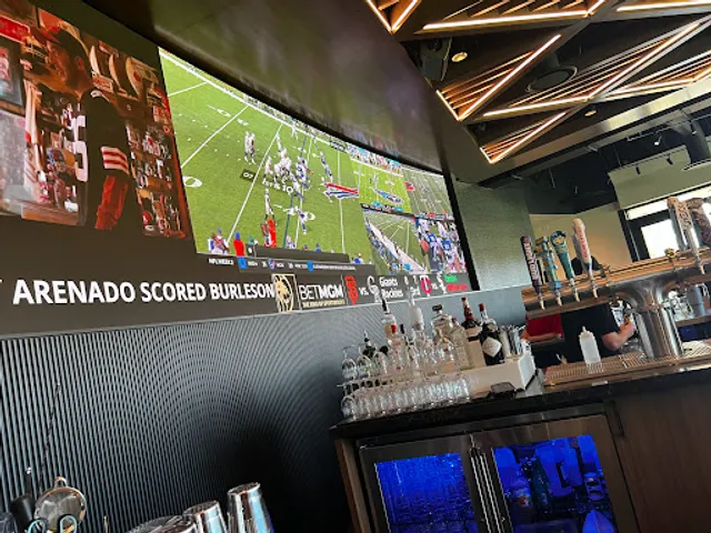 Flanker Kitchen + Sports Bar - Arizona