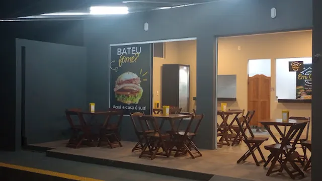 EM CASA HAMBURGUERIA
