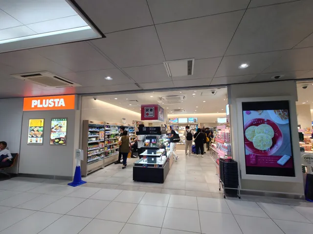 PLUSTA 三島幹線改札内