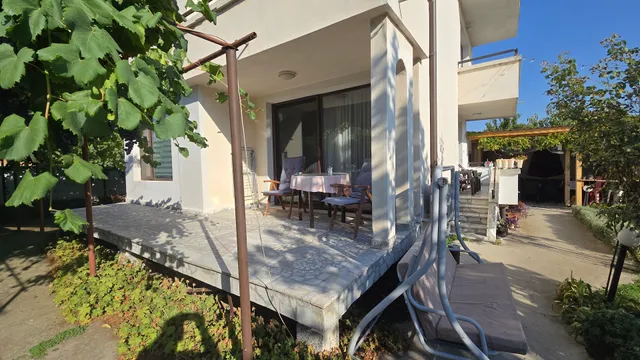 Вила Топи, село Калояново