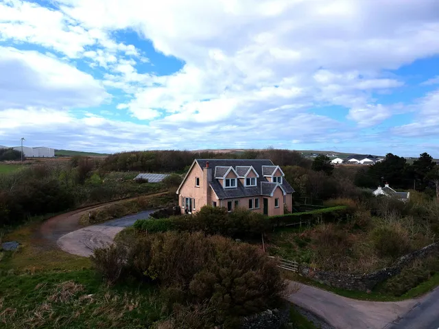 Shorefield Holiday Cottage