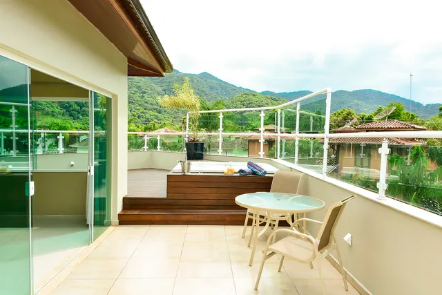 Chez Louise et Louis Village